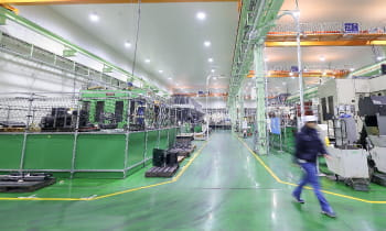 恒温制御された工場での高精度部品・高難度加工への取り組み