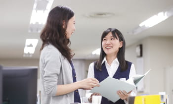 部門の垣根を越えた打合せ